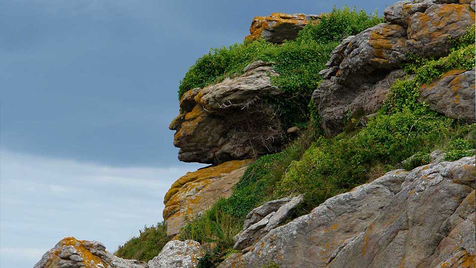Pareidolia of an Apache head in rocks